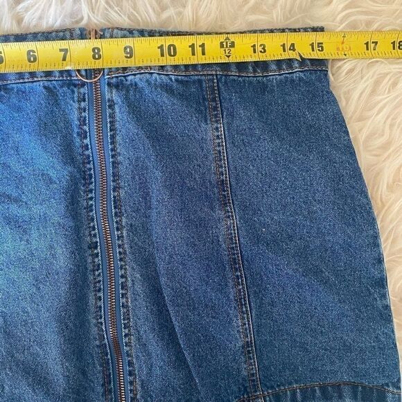 Forever 21 dark blue mini skirt with front zipper - Picture 5 of 6